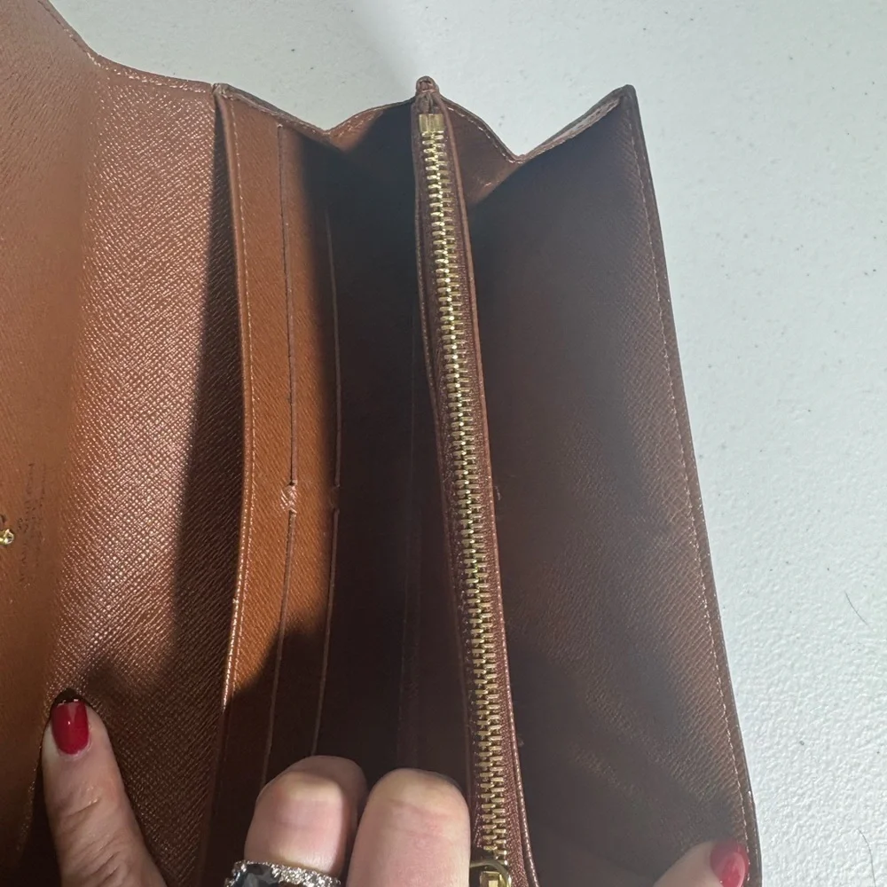AUTHENTIC Louis Vuitton Monogram Wallet